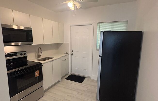 Studio, 1 bath, 372 sqft, $1,600, Unit #2