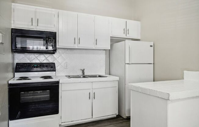 1 bed, 1 bath, 614 sqft, $900, Unit PH-114