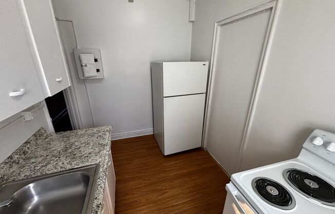 2 beds, 1 bath, 876 sqft, $1,000, Unit C71