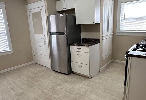 2 beds, 1 bath, $1,400