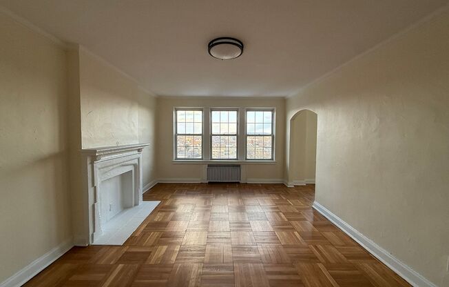 Studio, 1 bath, 413 sqft, $1,425, Unit Royal York 415