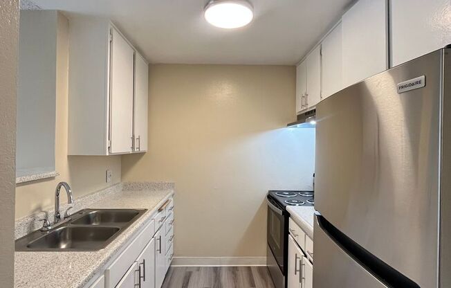 2 beds, 1 bath, 896 sqft, $1,895, Unit 091