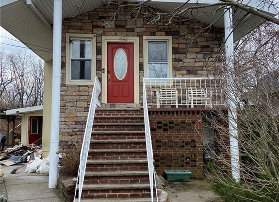 142 MCLAUGHLIN ST