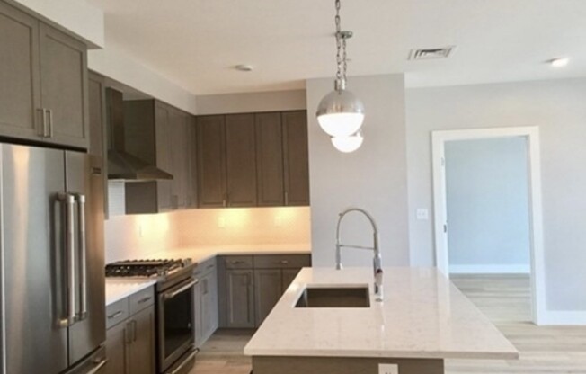 2 beds, 2 baths, 951 sqft, $4,000, Unit 309