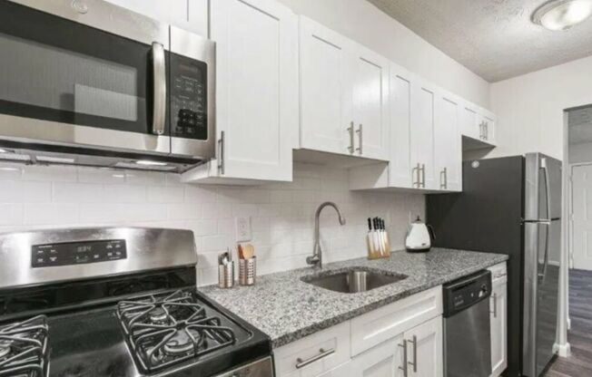 1 bed, 1 bath, 770 sqft, $999