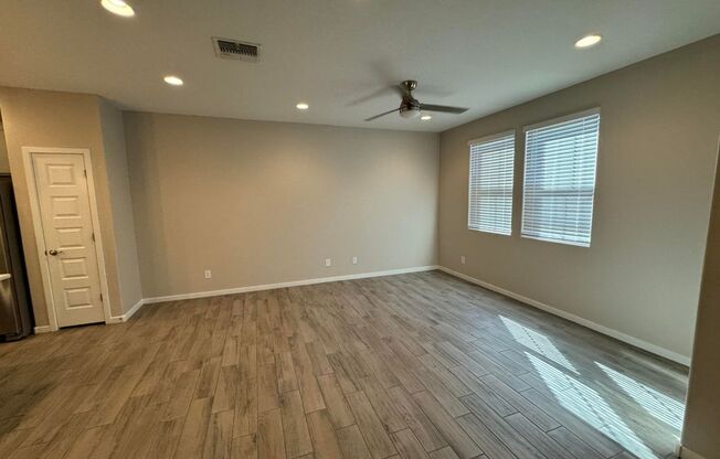 Newer townhome for rent in Tempe!