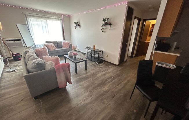 1 bed, 1 bath, $895, Unit 30