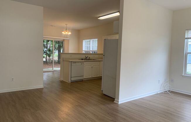 $500 OFF 1ST MONTHS RENT! 3 Bedroom 2 Bath House Available now on Charter Drive