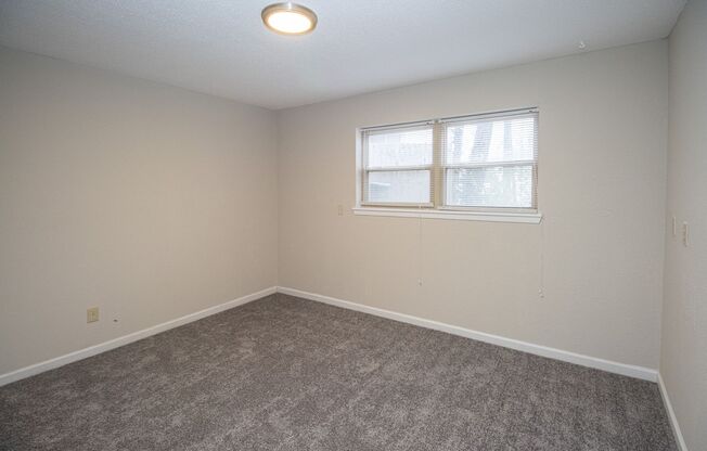 2 beds, 1 bath, $1,050, Unit Apt 1