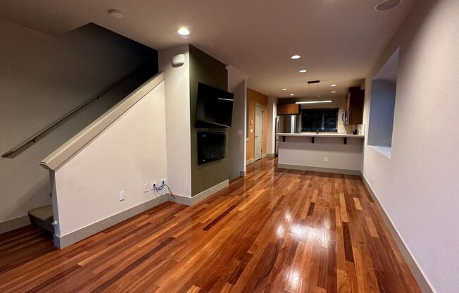 Charming North Beacon Hill 3 bed/2.5 bath with Parking! Available Now