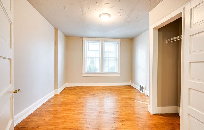 2 beds, 1 bath, 850 sqft, $999, Unit 408 E Pacific St.