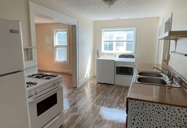 2 beds, 1 bath, $1,000