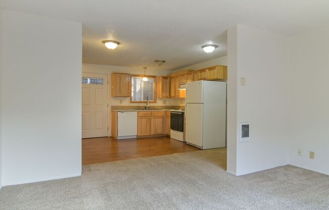 2 beds, 1 bath, $1,600, Unit 6