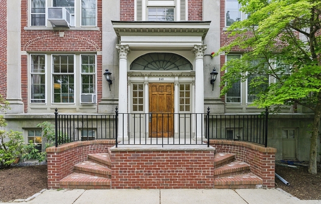 240 BRATTLE ST