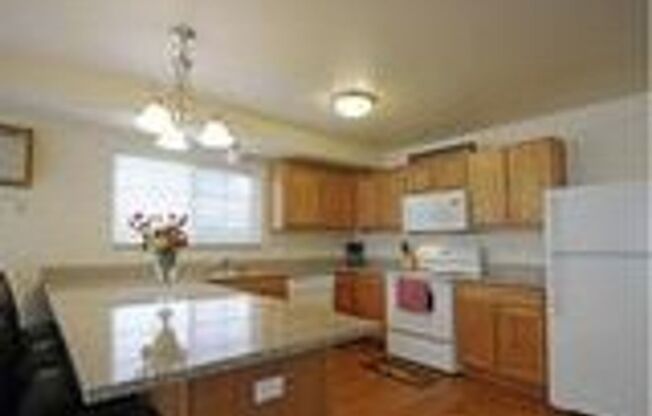 3 beds, 2 baths, 1,330 sqft, $1,865, Unit 1201