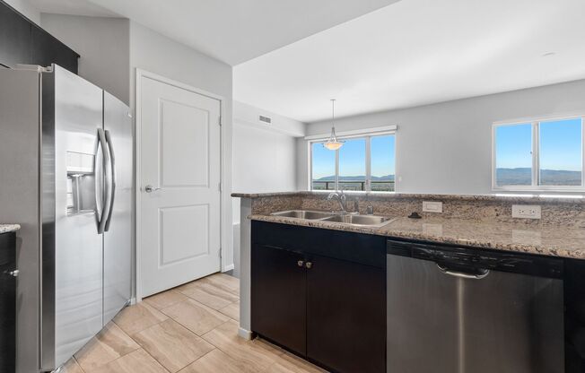 3 beds, 3.5 baths, $3,200, Unit UNIT 1819