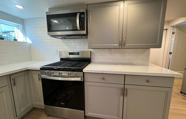 1 bed, 1 bath, $850, Unit 470 Claremont #3