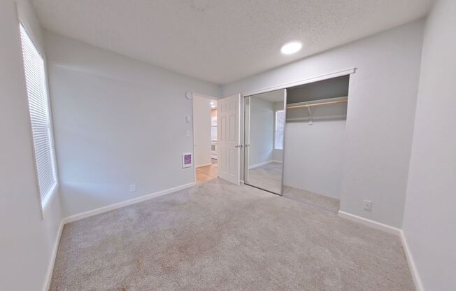 3 beds, 2 baths, $2,400, Unit 302