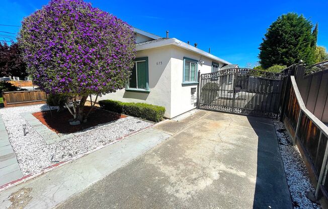 Beautiful 3 Bed 2 Bath Sunnyvale Home - Close to Downtown - Huge Primary w/ Private Entrance!