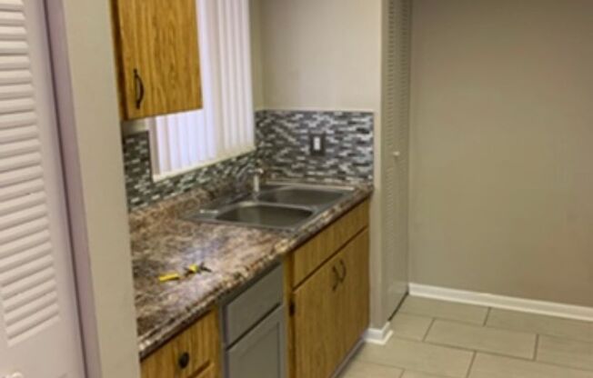 Upgraded 1 Bedroom Top Floor Unit in Winter Haven For Rent