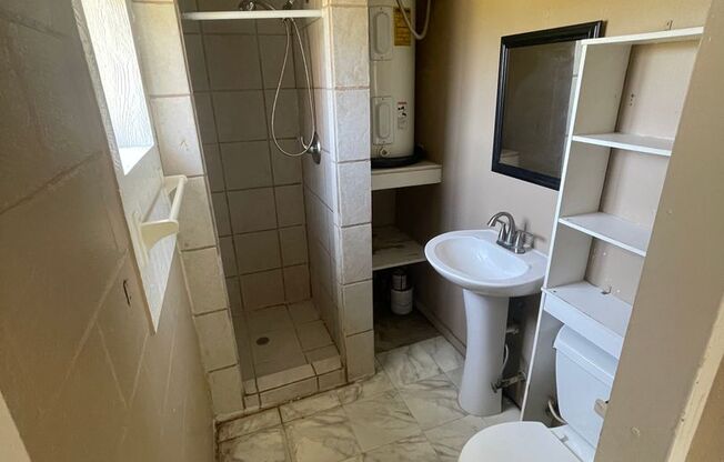 1 bed, 1 bath, 500 sqft, $650, Unit Admiral3