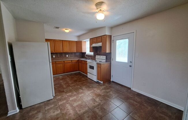 3 beds, 2 baths, $1,495