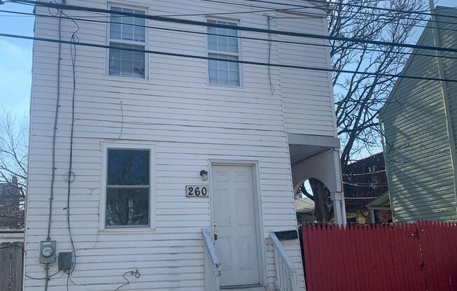 2 Bedroom House with Parking Near Downtown York