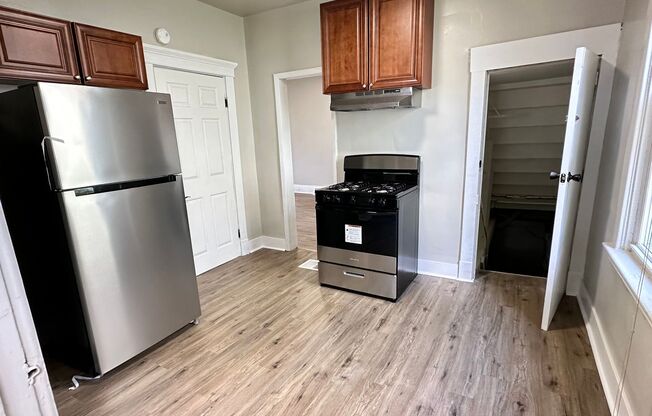 2 beds, 1 bath, 740 sqft, $950