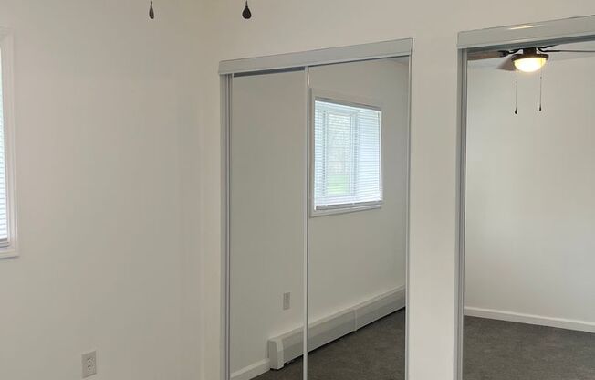 3 beds, 1 bath, 960 sqft, $1,395, Unit 415