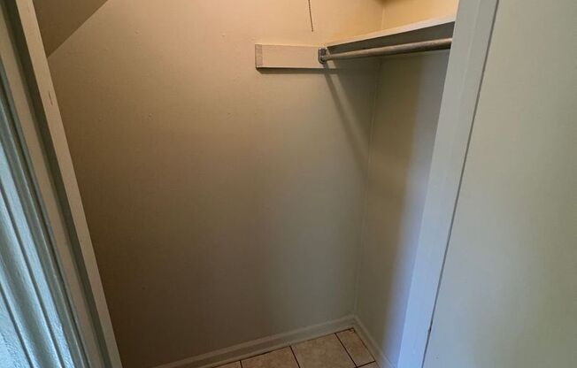 2 beds, 1 bath, 910 sqft, $1,820, Unit 10OH-04