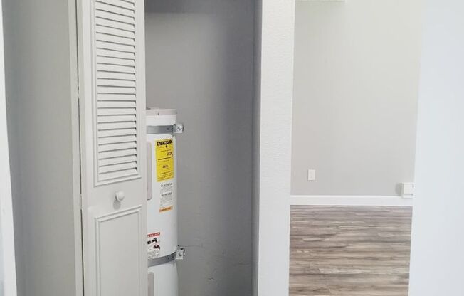 2 beds, 1 bath, 695 sqft, $1,250, Unit 505 E4