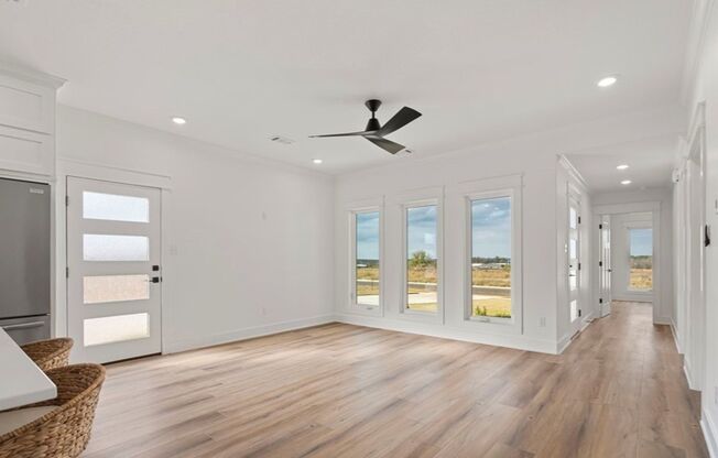 Lovely Modern Home-Three Bed/Three Bath/Upgraded Features and Fixtures