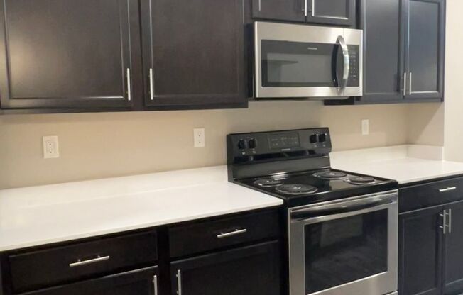 Studio, 1 bath, 591 sqft, $1,275, Unit 206