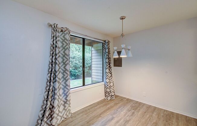 Cozy 2 bdrm 2 bath Condo - $500 OFF the 1st Months Rent!!