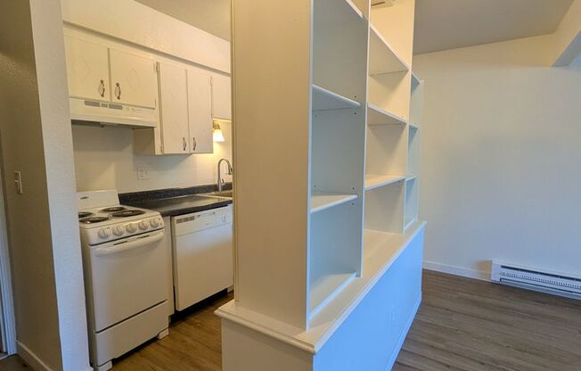 1 bed, 1 bath, 700 sqft, $1,125, Unit #30