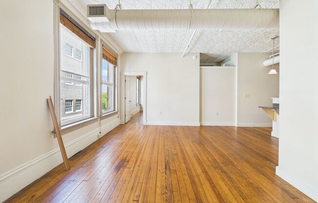 2 beds, 2 baths, 925 sqft, $1,600, Unit 404