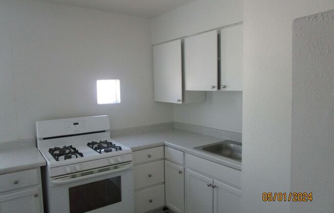 1 bed, 1 bath, 550 sqft, $795, Unit 302 Virginia St NE-A