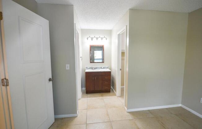 2 beds, 2 baths, 898 sqft, $1,950