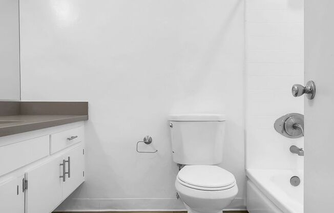 Studio, 1 bath, 615 sqft, $1,948, Unit 131