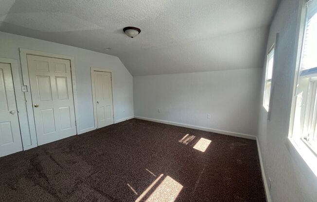 3 beds, 1 bath, $950