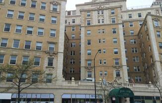 Welcome to Park View Apartments in Lincoln Park, Chicago