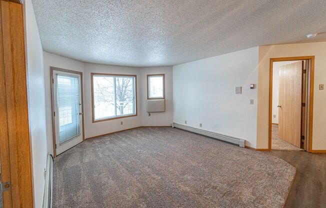 2 beds, 1 bath, 935 sqft, $1,315, Unit 3710235