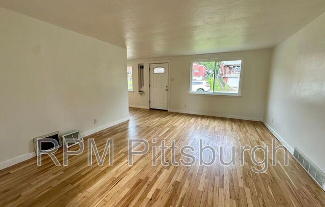 975 ELIZABETH ST