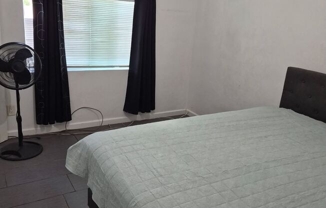 Private Bedroom for Rent in Single-Family Home – Utilities Included
