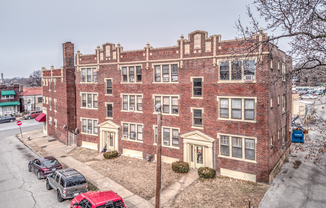 4062 S GRAND BLVD