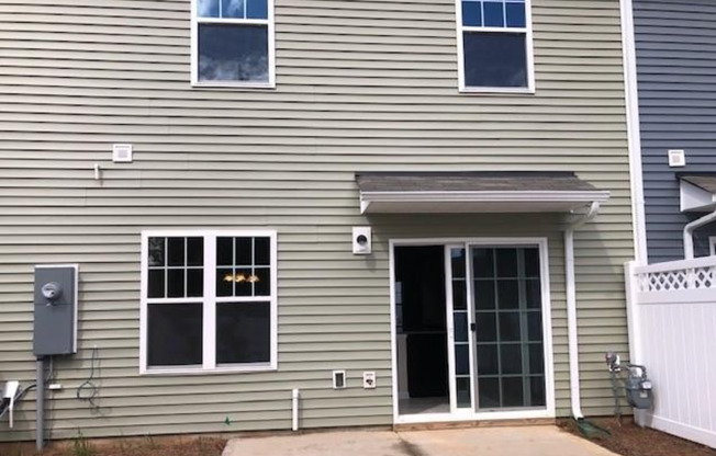 Beautiful Townhome in the steel creek area!