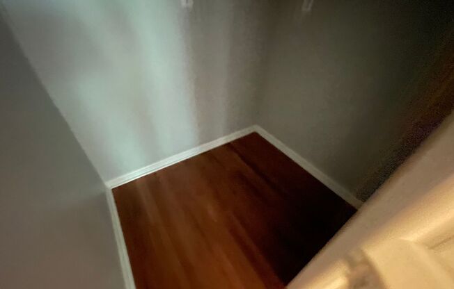 2 beds, 1 bath, 800 sqft, $1,759, Unit 5717 Hobart St. #07