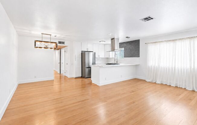MOVE-IN READY 2 Bed+2 Bath Unit at 604 E Orange Grove Ave