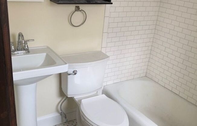 Studio, 1 bath, 325 sqft, $1,150, Unit 9