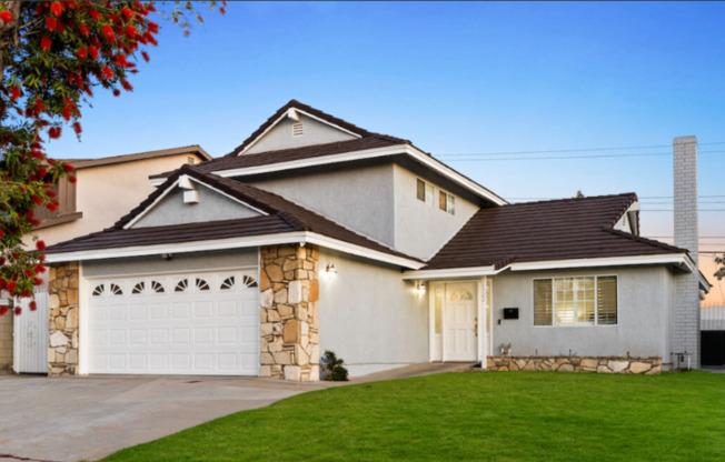 1342 E ELSMERE DR